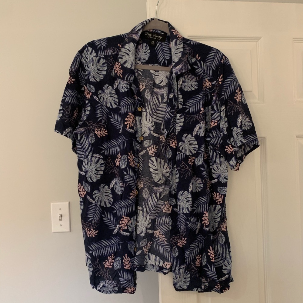 Men’s Hawaiian beach or summer button down shirt
